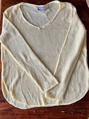 Wooden Ships Light Spring Yellow V-Neck Knit Sweater Sz M